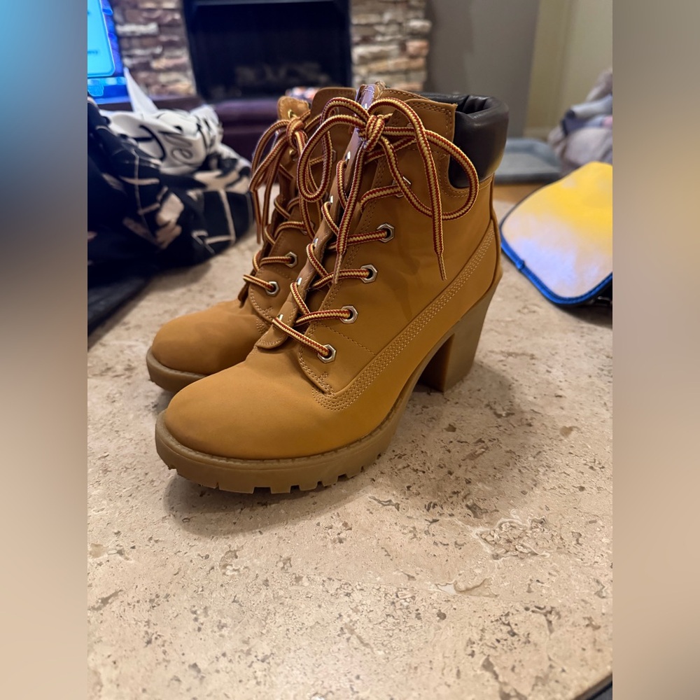 Women's Tan Lace-Up Ankle Boots